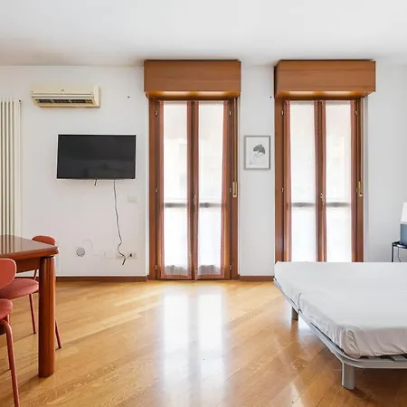 Cosy With Balcony & Private Garage Lejlighed