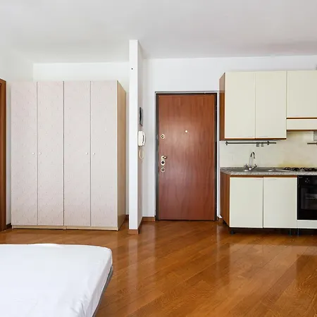 Cosy With Balcony & Private Garage * Milano