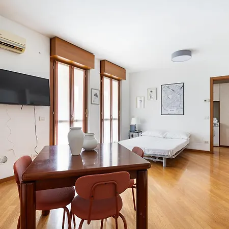 Cosy With Balcony & Private Garage Apartament *