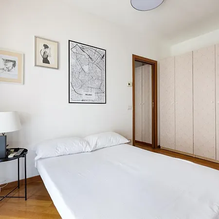 Cosy With Balcony & Private Garage * Milão