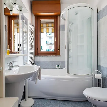 Cosy With Balcony & Private Garage Apartament *